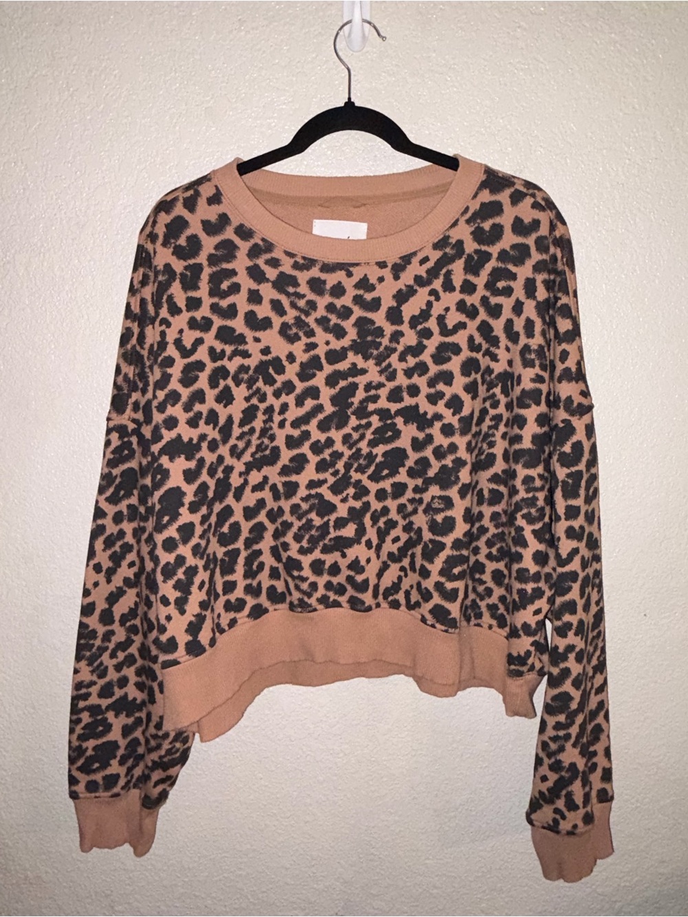 🐆NWOT Aerie "House Party Leopard🐆Print Cropped Sweatshirt”✨See SMALL FLAW👀 LRG